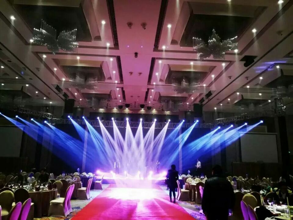 Sicheng stage lighting Sichuan banquet hall main 230W shaking his head beam light sound engineering project